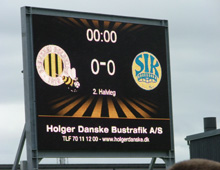 Brønshøj Boldklubs lystavle på Tingbjerg vider 0-0 i pausen i opgøret Brønshøj-Skive 13. august 2011; kampen endte 1-1 (foto: S. Lillie)
