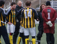 Træner Bosse Henriksen instruerer i pausen (foto: T. Brygger)