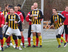 Brønshøj Boldklub presser ved en dødbold (foto: T. Brygger)