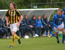 Peter Larsen - målscorer for Brønshøj (for: T. Brygger)