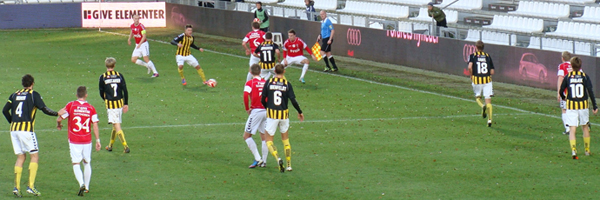 Brønshøj i angreb i udekampen mod Vejle 28. oktober 2012. Hvepsene vandt 2-0. Foto: Thomas Brygger